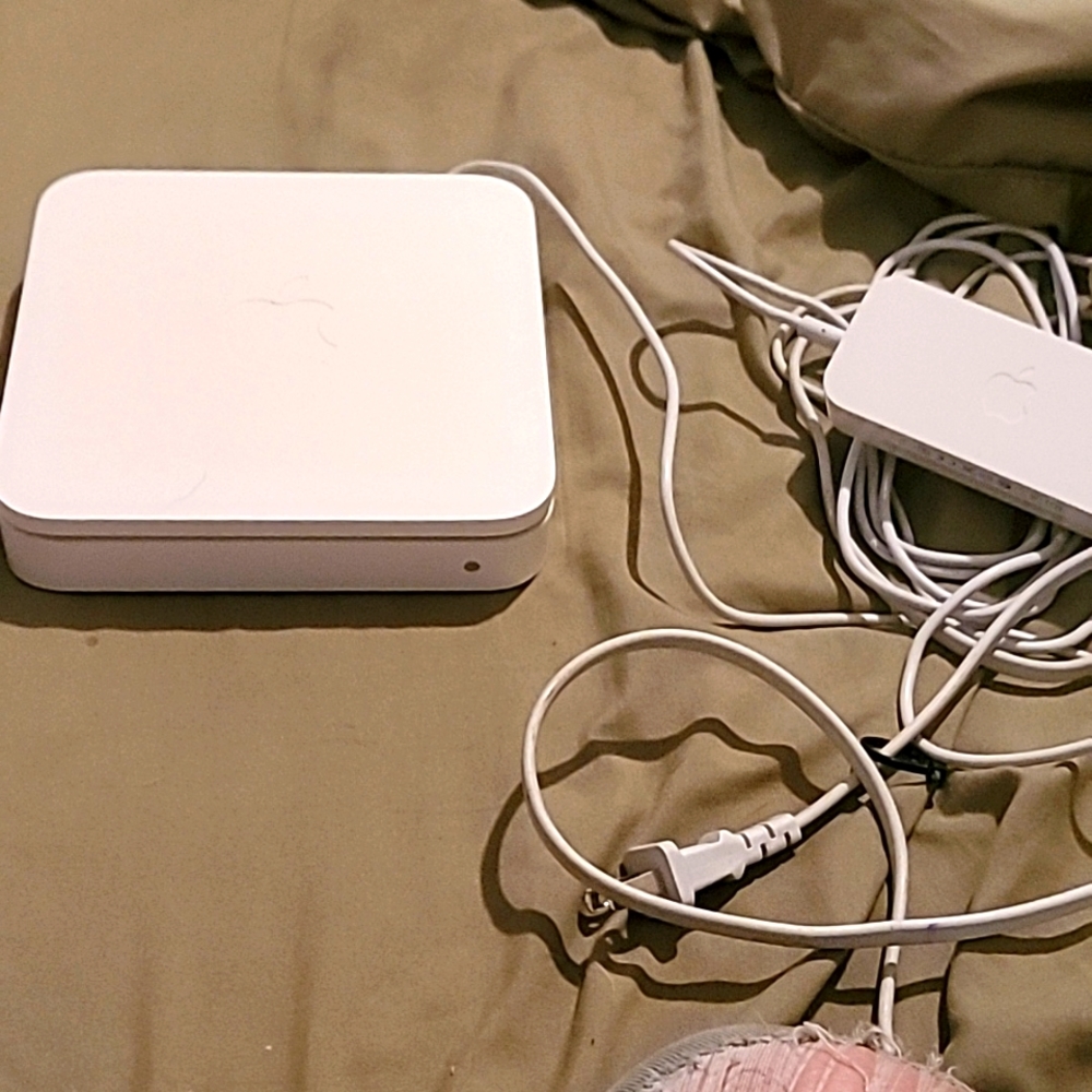 Apple "Time Capsule" Router & Charger
